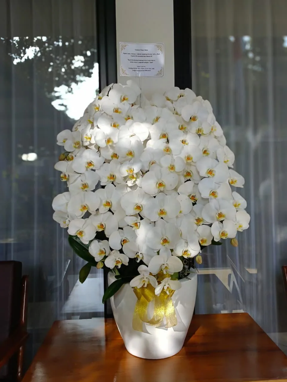 bunga anggrek ungu mewah hadiah ulang tahun Tugu Cimanggis Depok Daniah Florist
