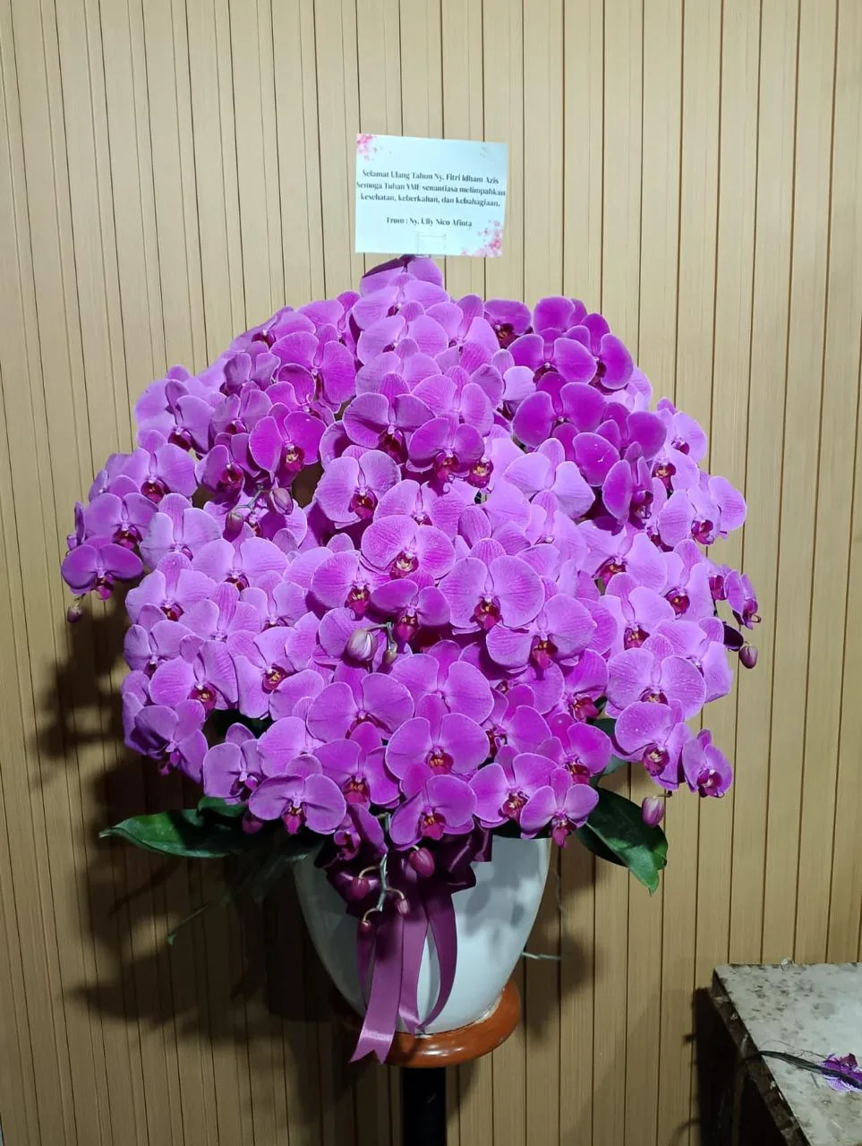Bunga Anggrek Mewah – Daniah Florist Kukusan Depok bunga anggrek pot mewah hadiah ulang tahun Kukusan Depok Daniah Florist toko bunga