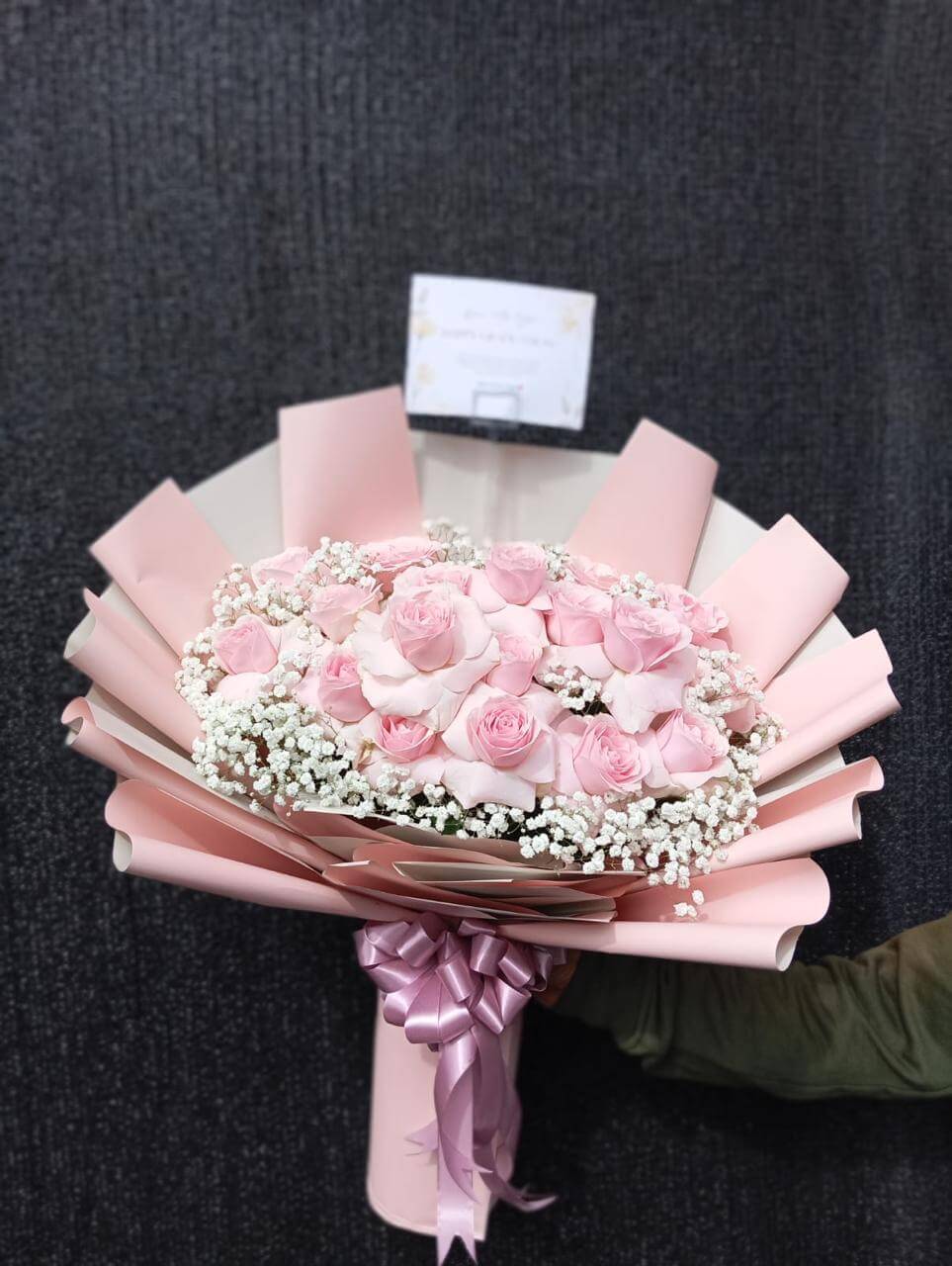 Hand bouquet mawar cantik dari toko bunga Cikarang Pusat