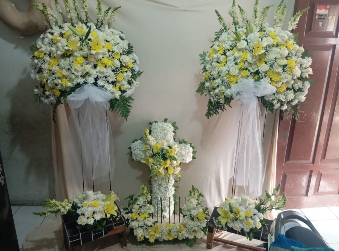 Paket lengkap bunga dekorasi rumah duka di Cikarang Pusat