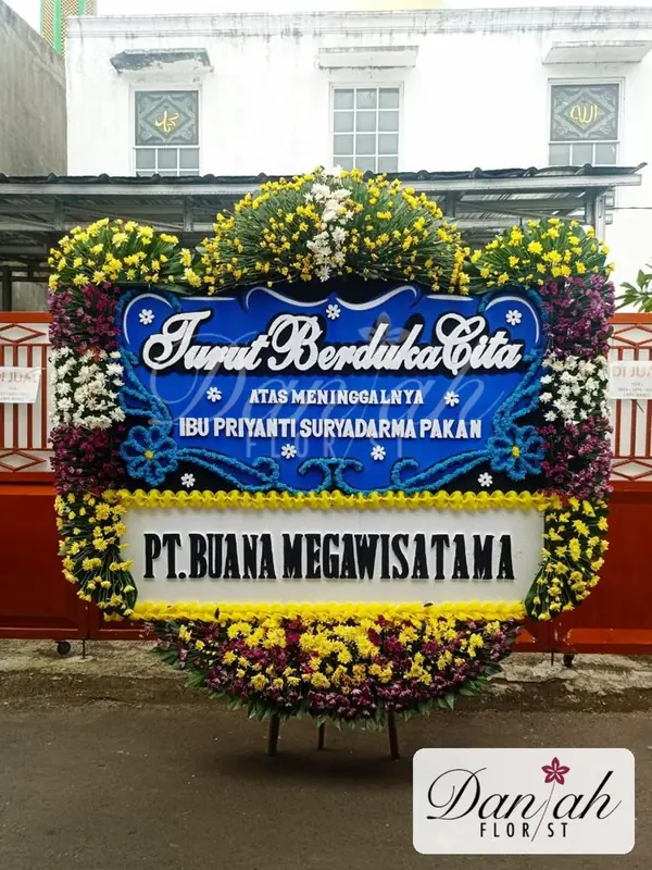 Bunga Papan Duka Cita Eksklusif Biru Ungu DK-16 - Daniah Florist Jabodetabek dan Karawang
