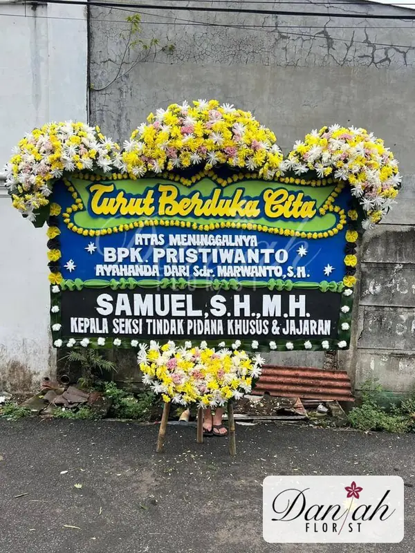 Bunga Papan Duka Cita Tiga Mahkota Hijau Biru DK-08 - Daniah Florist Jabodetabek dan Karawang