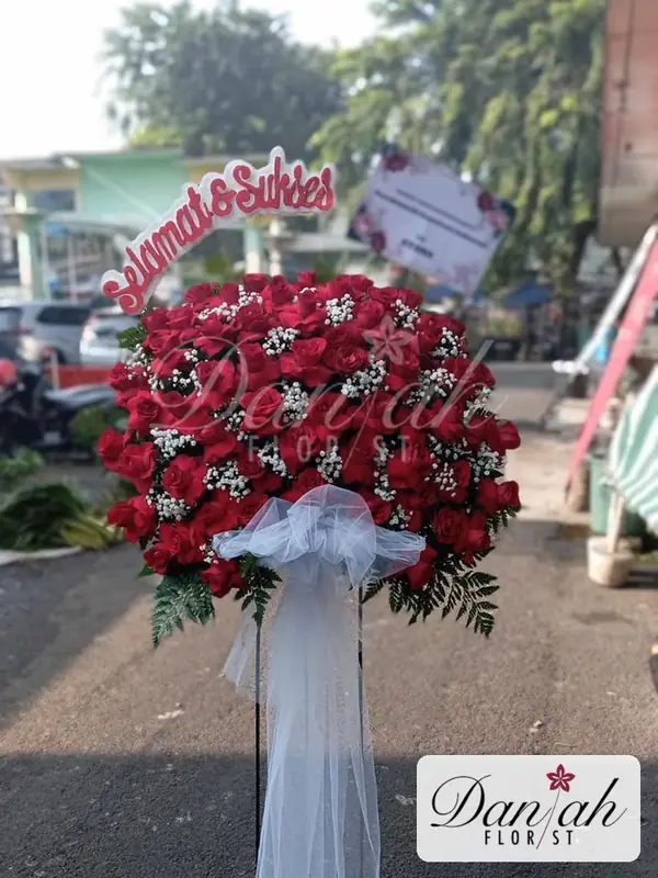 Standing Flower Red Rose Selamat Sukses SF-20 - Daniah Florist Jabodetabek dan Karawang
